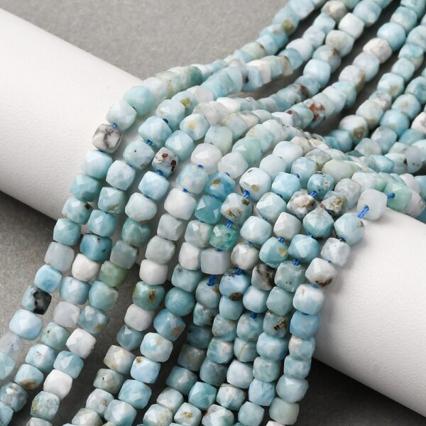 Nat. Larimar Kuubik Lihvitud 4~4.5x4~4.5x4~4.5mm