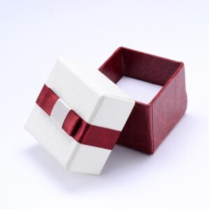 KINKEKARP SÕRMUSELE "RED-WHITE" LIPSUGA 5x5x3cm